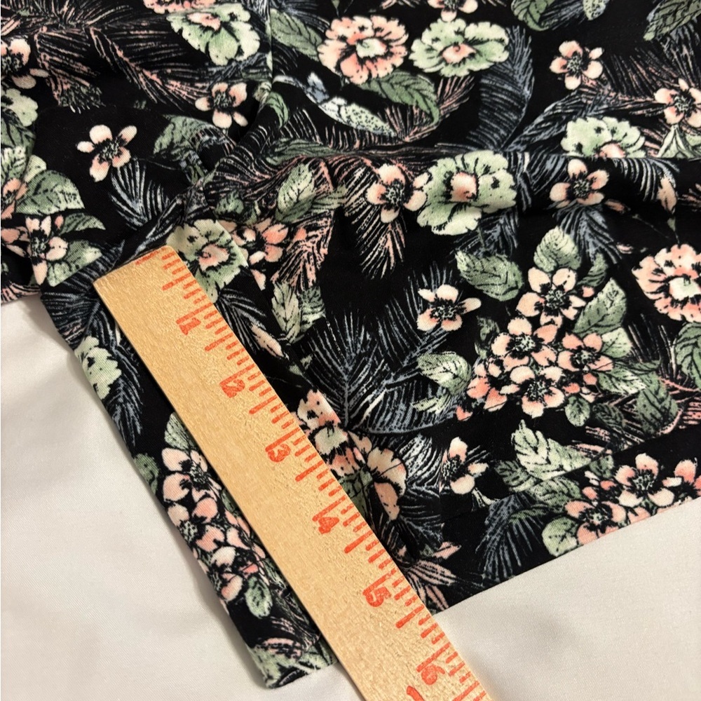 J Jill Wearever Floral Pull On Shorts Medium Stretch Knit Black Pink - Picture 6 of 9